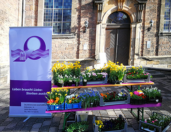 Wunschblumen am Kirchplatz